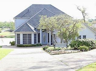 1205 Kiowa Dr W, Lake Kiowa, TX 76240