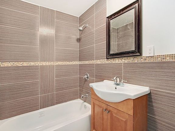 4th image of 479 Bainbridge St #0