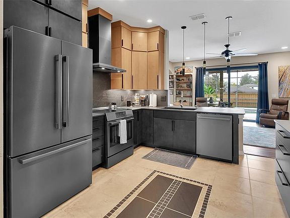 2nd image of 404 Country View Cir