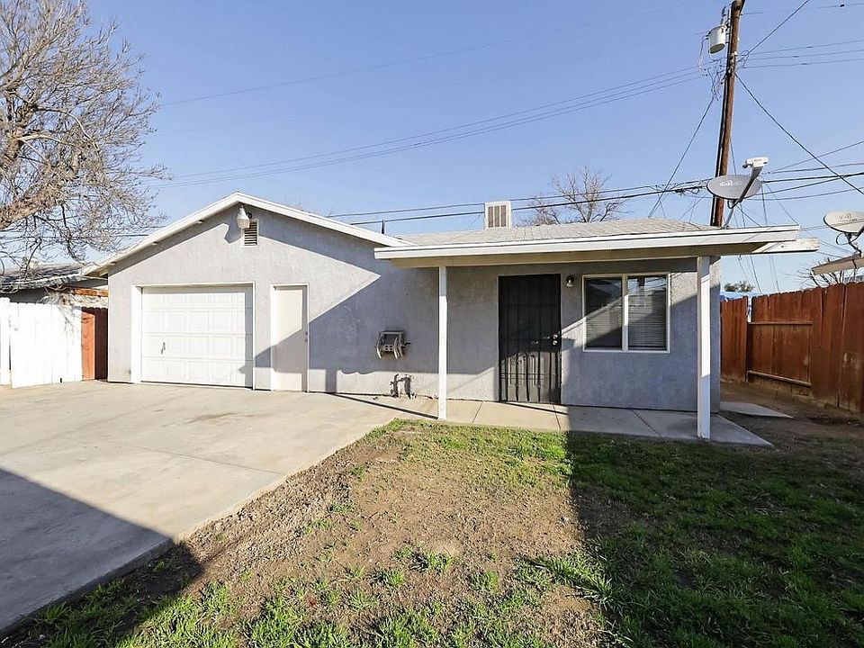 Studio to the right side attached to the garage. Full bath, walk in closet, adding small kitchenette area and mini split system.