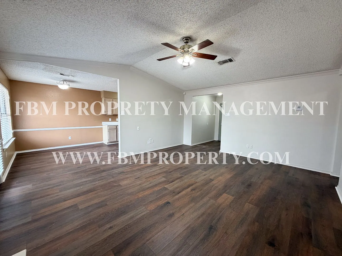 921 Park Place - Beautiful 3 Bedroom, 2 Bathroom Brick Home in Midlothian, TX! — Photo 4