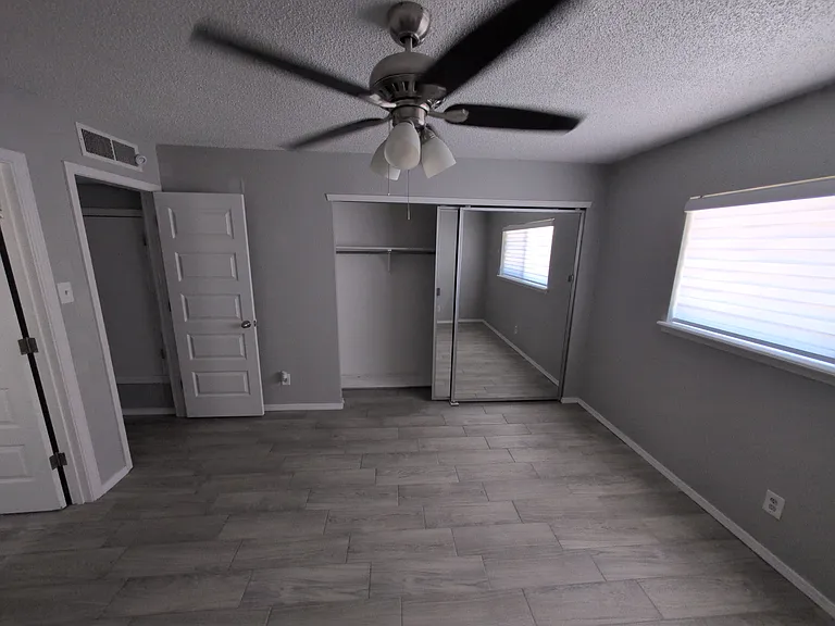 2420 Lake Michigan Dr — Photo 13