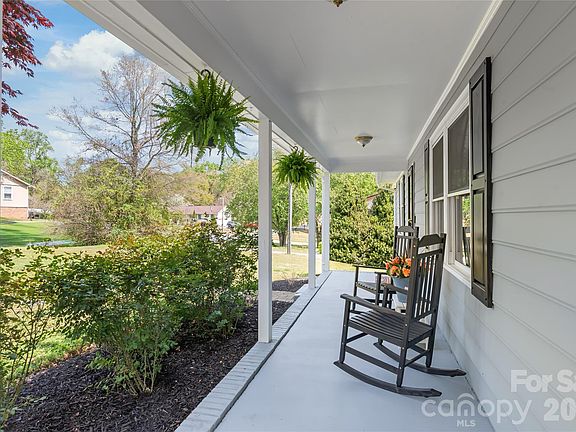 2nd image of 104 Pinetree Dr