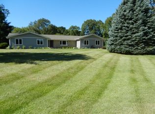S15W31885 Meadowview Ct, Delafield, WI 53018