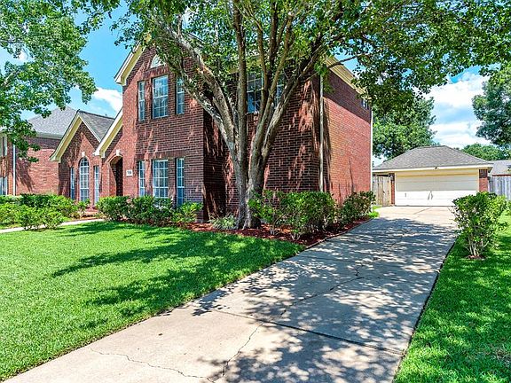 3rd image of 715 Fernglade Dr