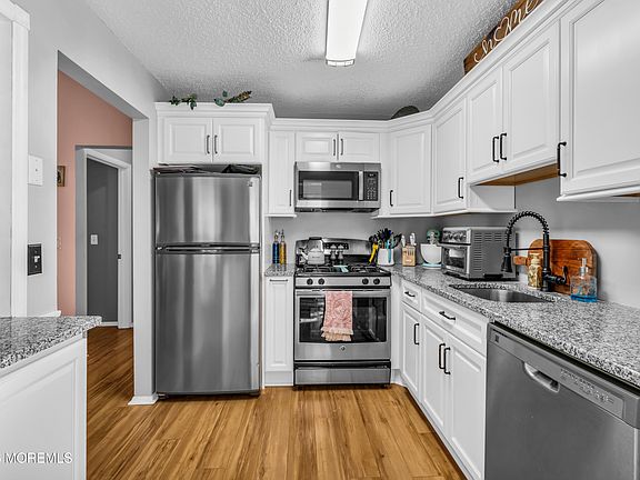 5th image of 125 Whispering Oaks Way