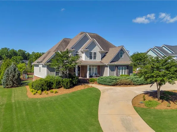 2256 Oldfield Dr, Bogart, GA 30622