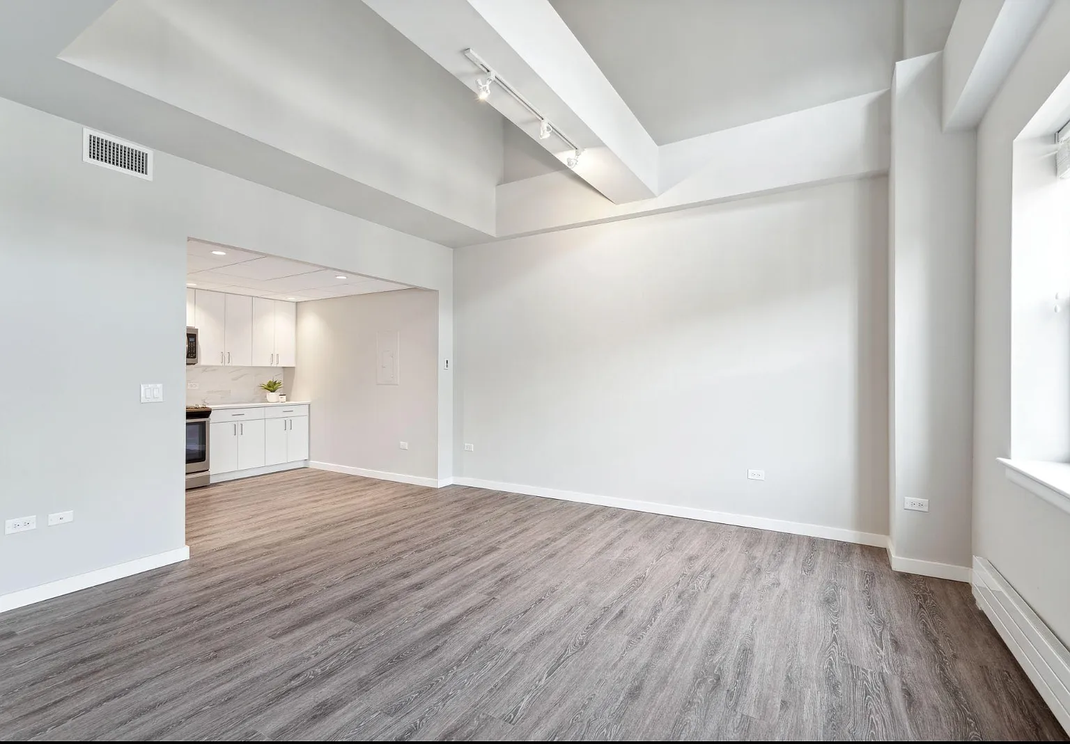 1 bed, 806 sqft, $2,675 — Photo 4