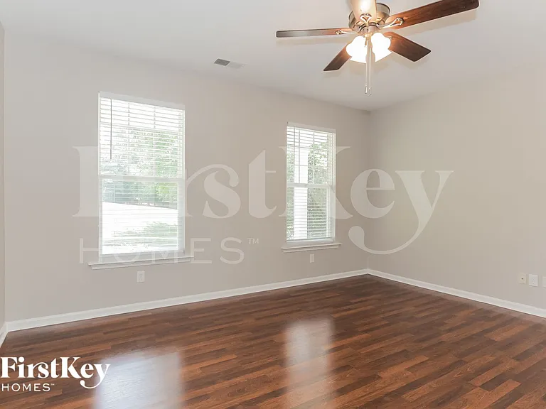 2607 Winding River Dr — Photo 3