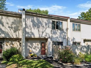 58 Twin Brooks Dr, Willow Grove, PA 19090