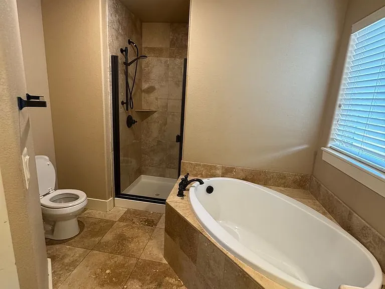 4249 Woodlake Ln — Photo 7