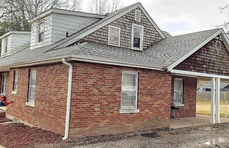 1308 Caseyville Ave — Photo 2