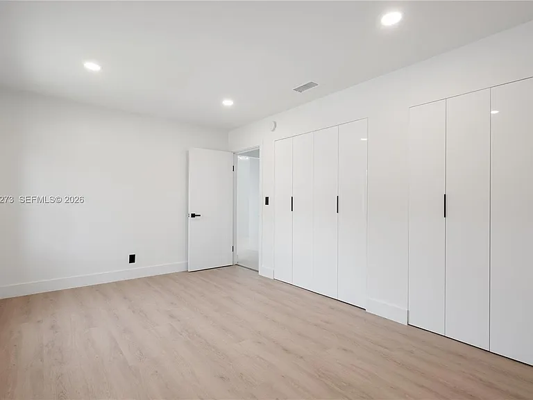1543 SW 1st Ave — Photo 38