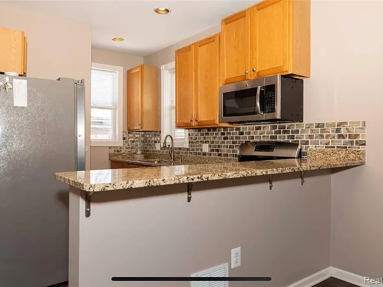 118 S Laurel St — Photo 8