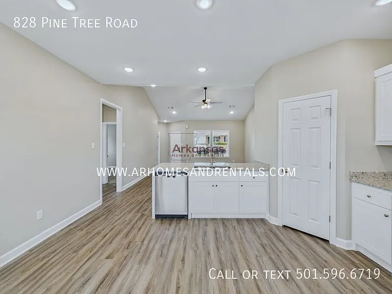 828 Pine Tree Rd — Photo 5
