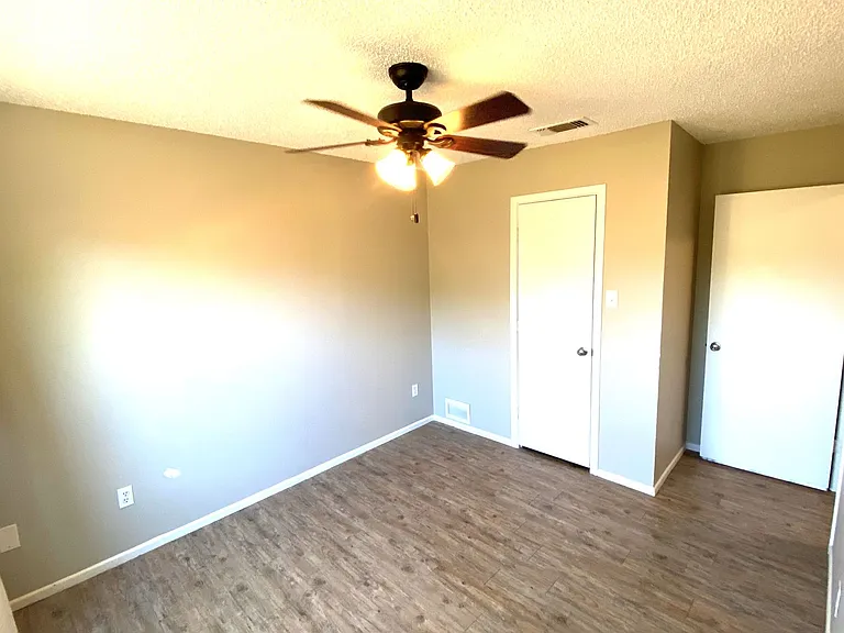 9818 Jordan Ave — Photo 15