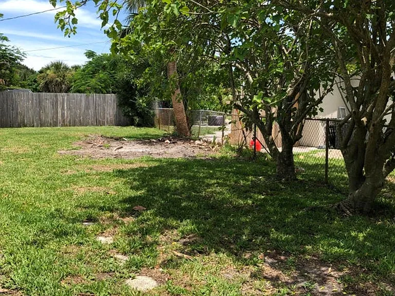 1213 Banana River Dr — Photo 5