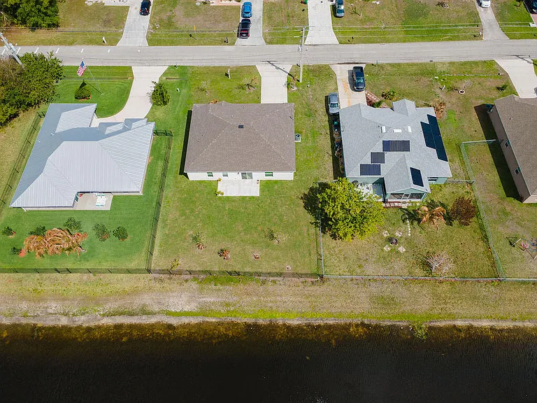 138 SW Carter Ave — Photo 8