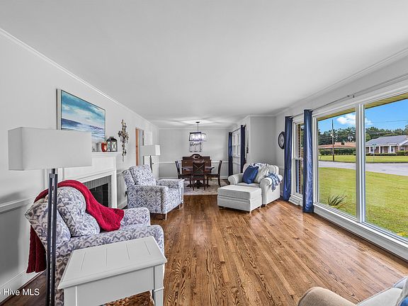 5th image of 407 Carmen Avenue