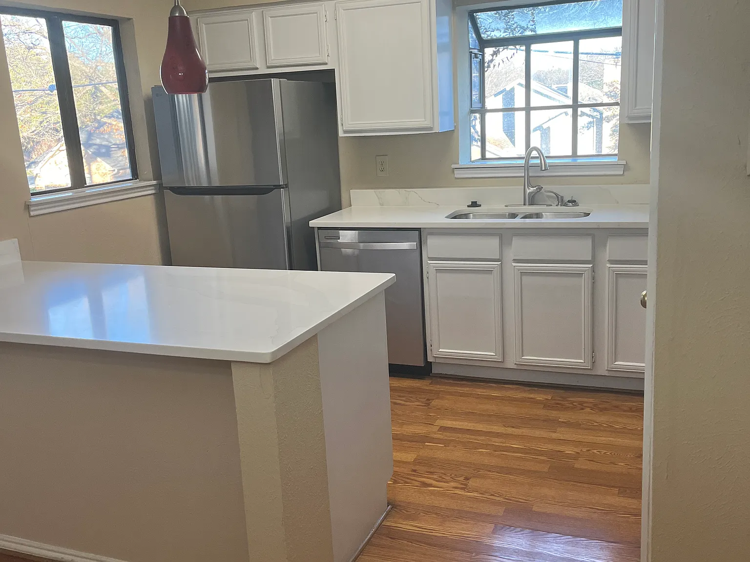 1 bed, 736 sqft, $1,350 — Photo 1