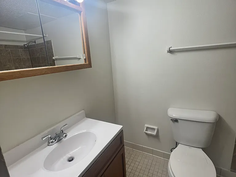 931 Old Marion Rd NE #106 — Photo 8