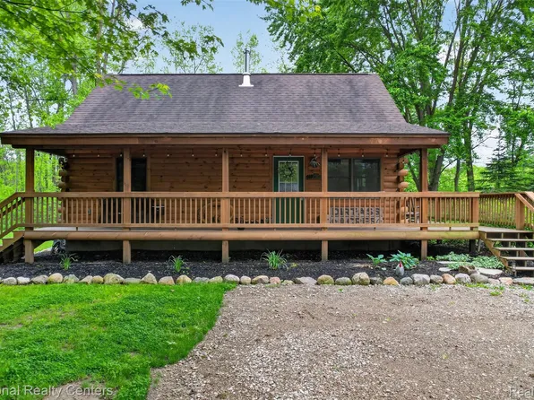 7782 Golf Club Rd, Howell, MI 48843