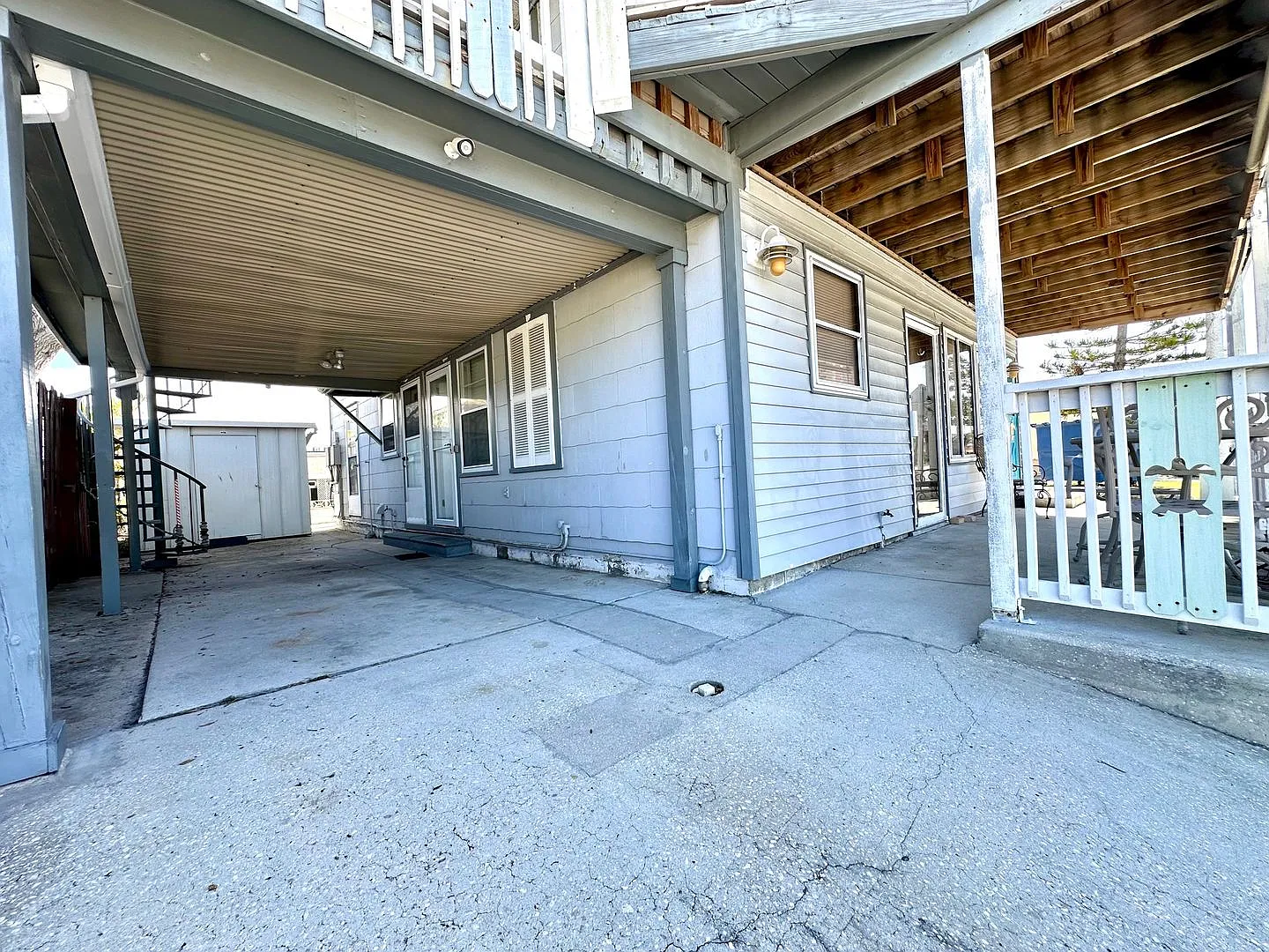 Fantastic 2br/1ba unfurnished/annual rental in Redington Shores! — Photo 2
