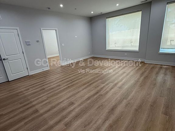 2nd image of 5071 N Northwest Hwy #301