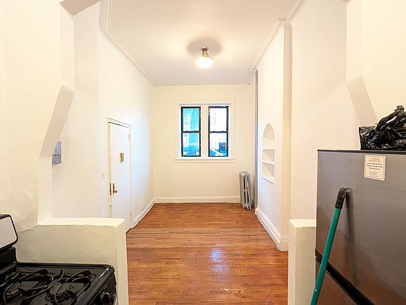 5th image of 227 Troy Ave APT 1A