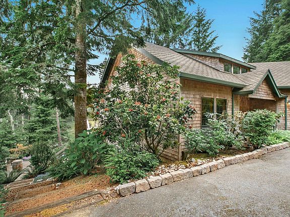 3rd image of 117 Salishan Dr