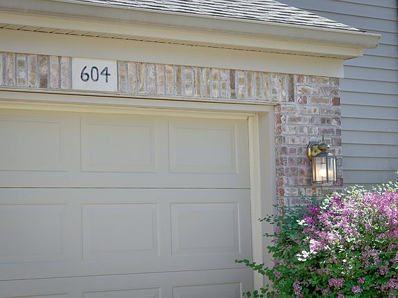 3rd image of 604 Bayberry Ct W