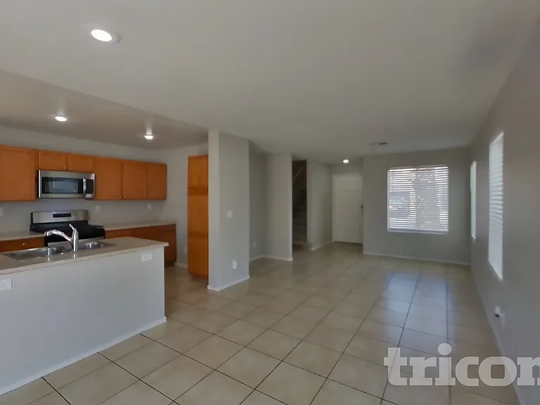 2114 Seattle Shore St — Photo 3