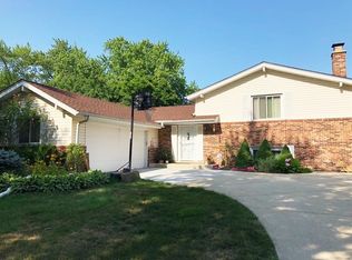 2246 Greenwood Rd, Glenview, IL 60026