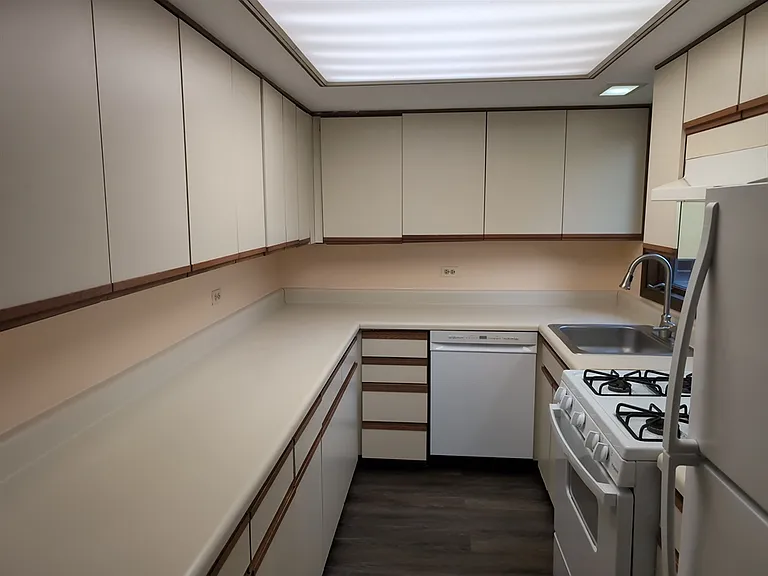 242 W Slade St #2E — Photo 9