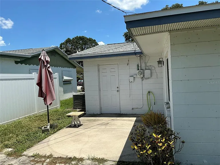 10888 Temple Ave — Photo 19