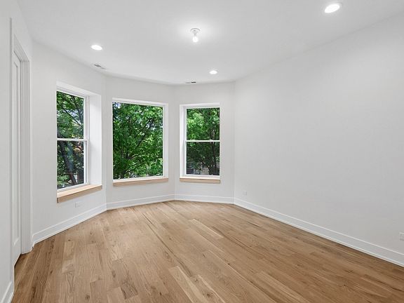 5th image of 2647 W Walton St #3