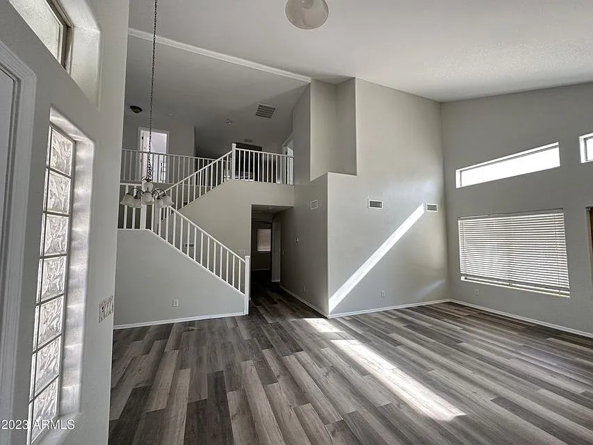 3 bed, 2595 sqft, $1,995 — Photo 2