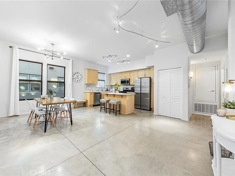 210 N Spurgeon St — Photo 29