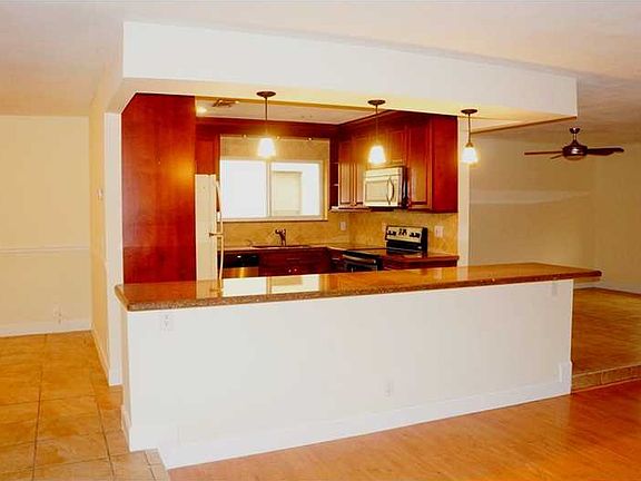 3rd image of 10848 NW 26th St
