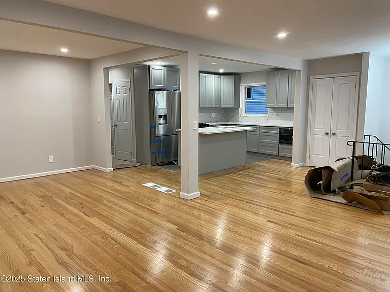 11 Duncan St #1 — Photo 1