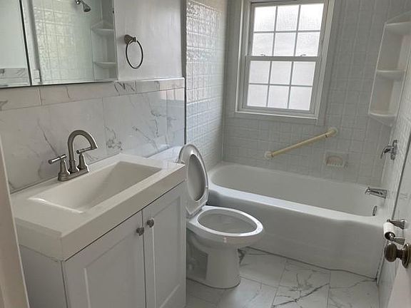 2nd image of 125 Franklin Ave Floor 2