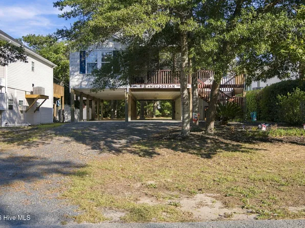 124 NE 2nd Street, Oak Island, NC 28465