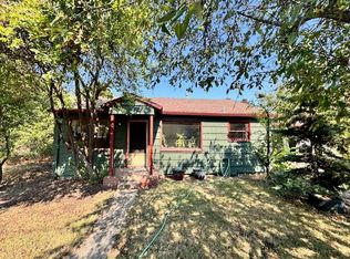 106 N 1st St, Talent, OR 97540