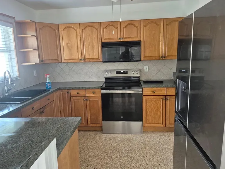 1225 Casabella Dr — Photo 1