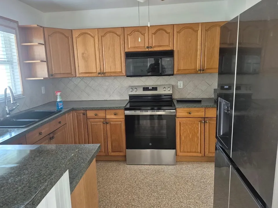 1225 Casabella Dr