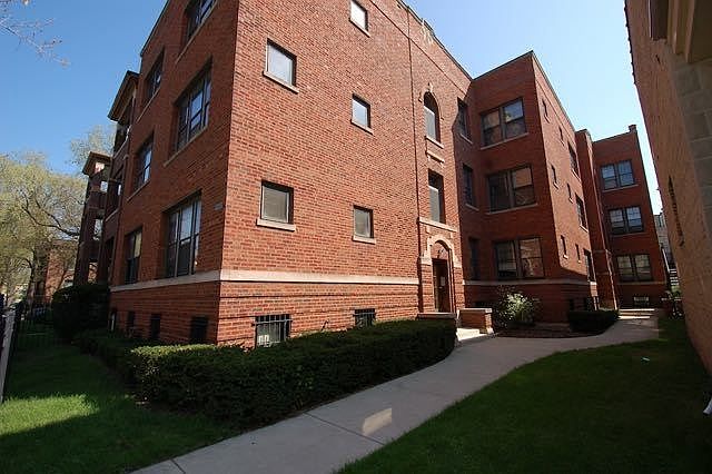 1st image of 3759 N Lakewood Ave Rear 01M