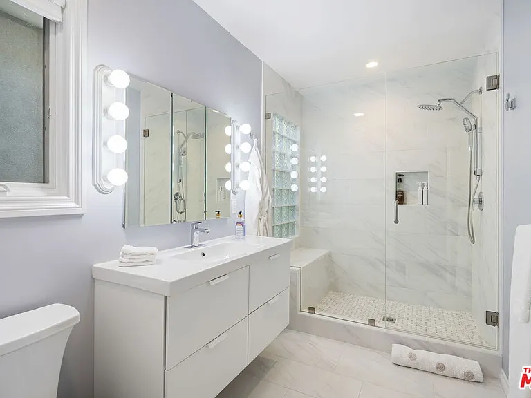 11215 W Sunset Blvd — Photo 49