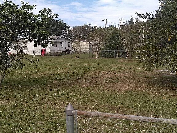 5th image of 2749 Laurel Ave