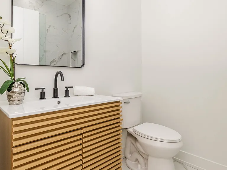 1810 W 23rd St #1 — Photo 9