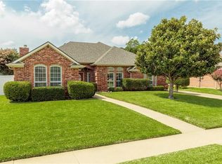 2709 Fox Glenn Ct, Hurst, TX 76054